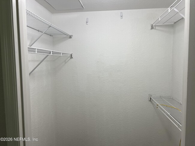 Building Photo - 1001 Monument Rd