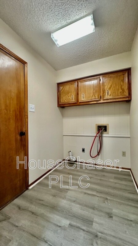 Building Photo - 6814 Hyden Ave