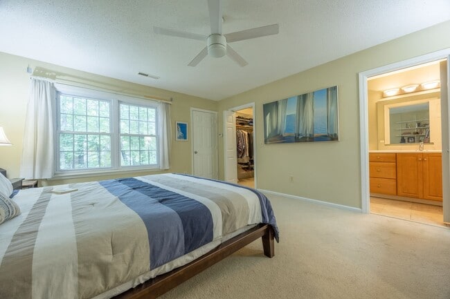 Building Photo - Price Reduction! Spacious Townhome with po...