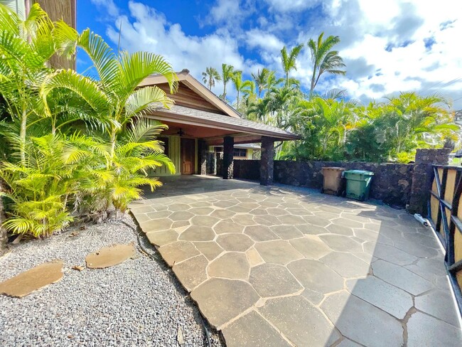 Building Photo - Magical Maui Meadows Tropical Resort Style...