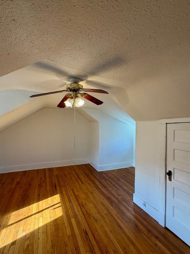 Building Photo - For Rent 4 Bedroom 1 Bath Field Club Row House