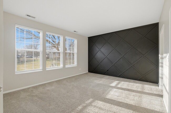 Building Photo - 1586 Millbrook Dr