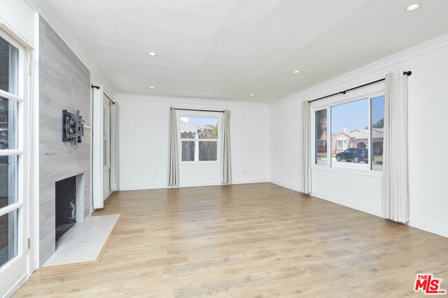 Building Photo - 2904 W 81st St