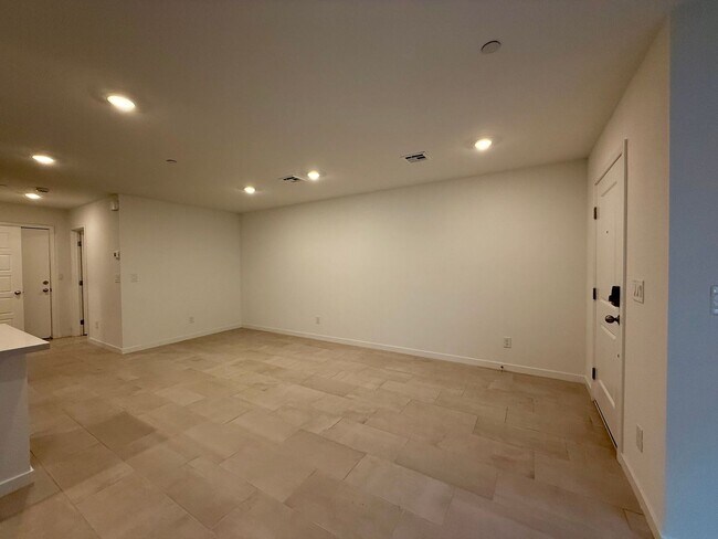 Building Photo - BRAND NEW 3 BED 2.5 BATH 2 BALCONY 2 CAR GARAGE TOWNHOUSE IN HENDERSON FOR RENT!!