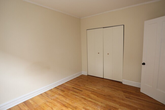 Building Photo - 4740 N Hermitage Ave