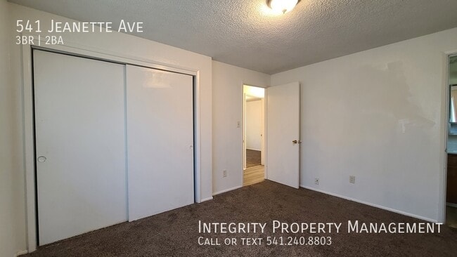 Building Photo - 541 Jeanette Ave