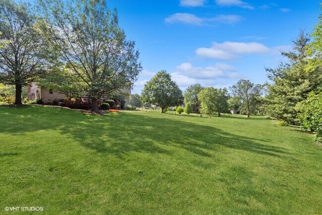 Building Photo - 905 Shelly Ln