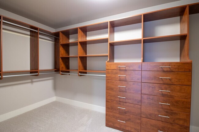 Building Photo - 2Bd/2Ba Mercer Island Condo