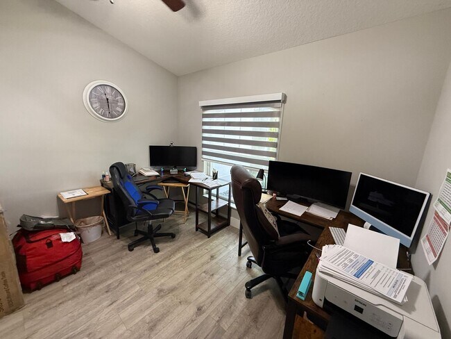 Building Photo - 4/2 Remodeled Groveland Home