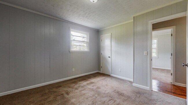Building Photo - 408 Lealand Ln