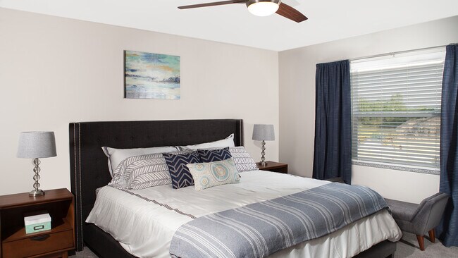 Building Photo - 2 Bedroom, 2.5 Bath Premium Townhome