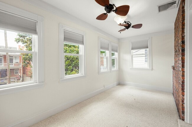 Building Photo - 3 Bedroom Home off of Patterson Ave **Avai...