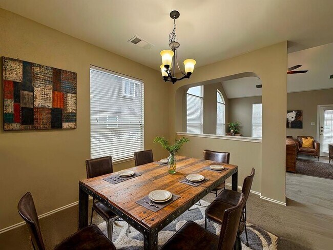 Building Photo - 544 Hogan