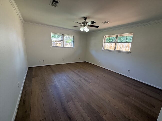 Building Photo - 10410 Barwood Dr
