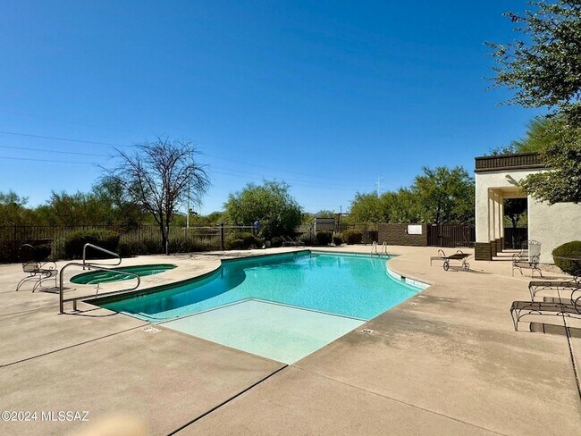 Building Photo - 2032 E River Rd