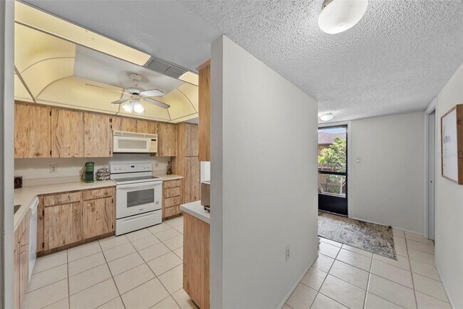 Building Photo - 2693 Sabal Springs Cir