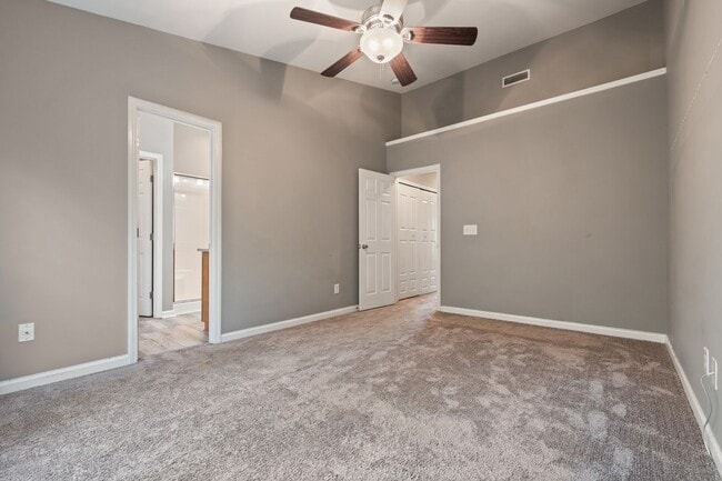 Building Photo - Stunning 3 Story Townhome in South Durham!