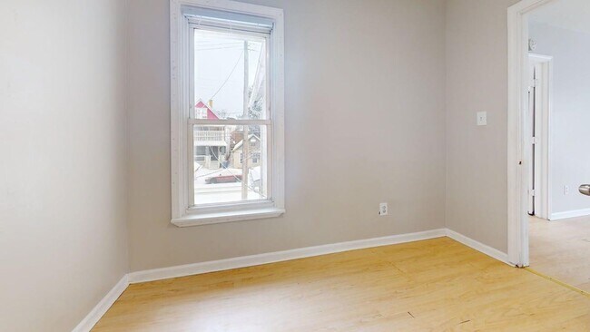 Building Photo - 3130 W 30th St