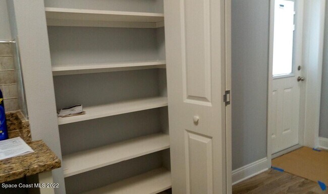 Building Photo - 337 Mc Leod Dr