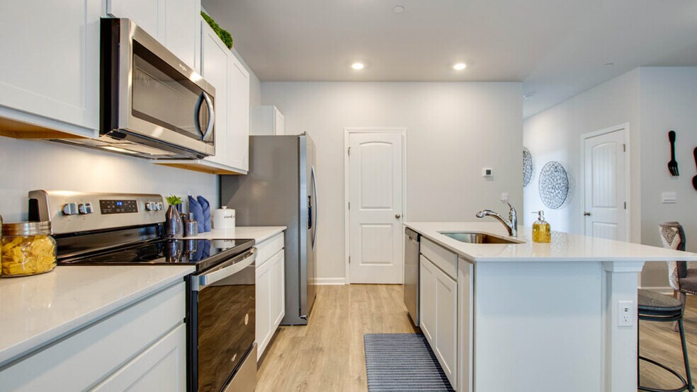 Building Photo - 646 Longtail Ln