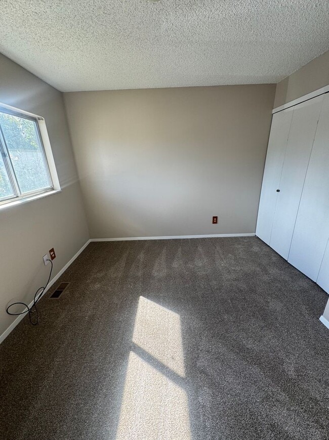 Building Photo - Lovely 3 bedroom 2 bath in North Colorado Springs