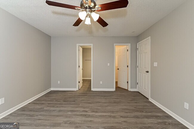 Building Photo - 1205 Redbud Ct