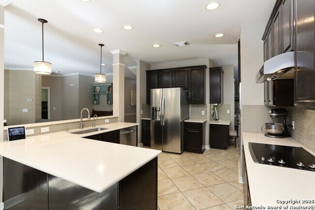 Building Photo - Charming 5-Bedroom Home for Rent in Gated ...