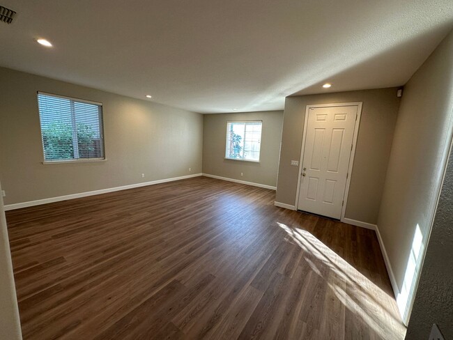 Building Photo - Gorgeous Open Single Story Floorplan  in t...