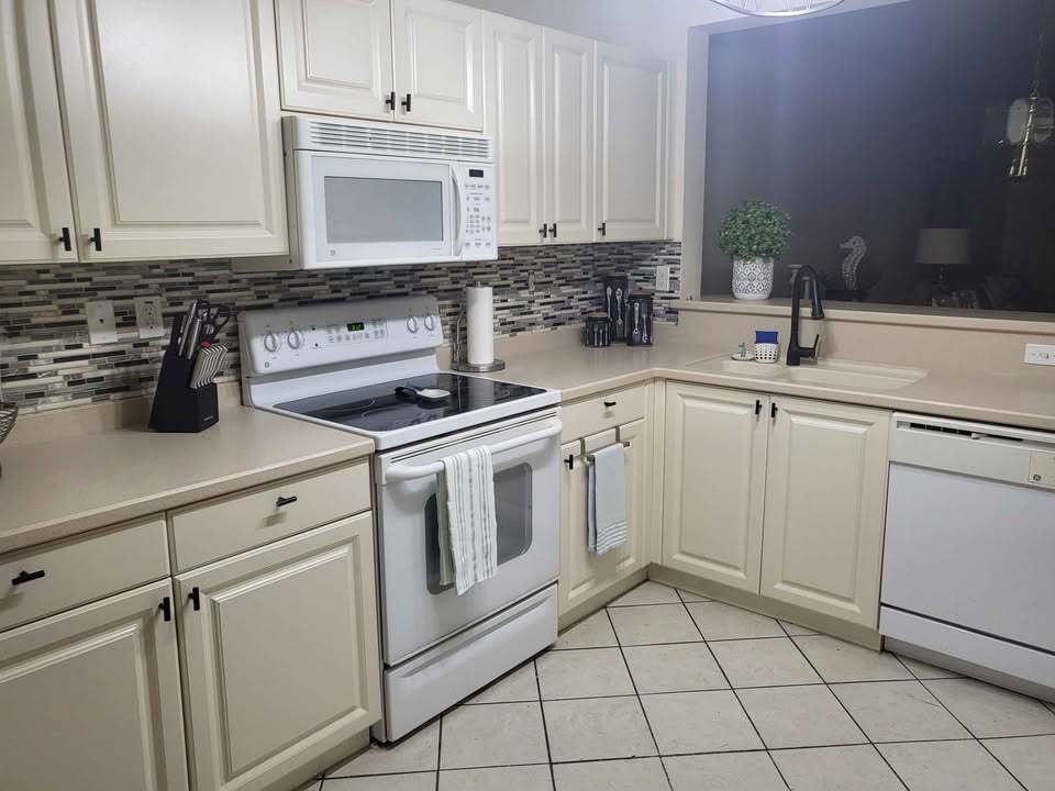 Building Photo - 7821 Great Heron Way