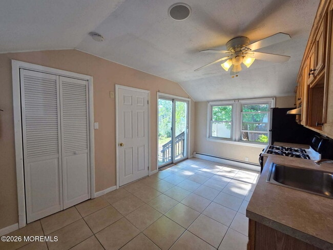 Building Photo - 43 Shoreland Terrace