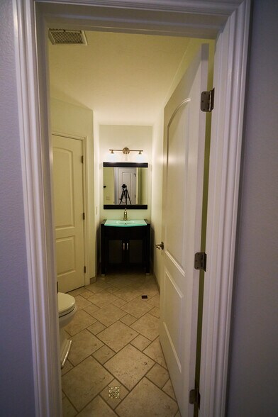 Building Photo - 3520 Maricopa St