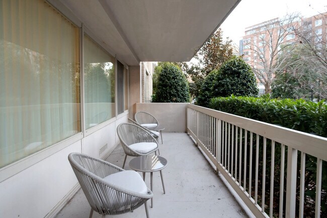 Building Photo - 1600 S Eads St