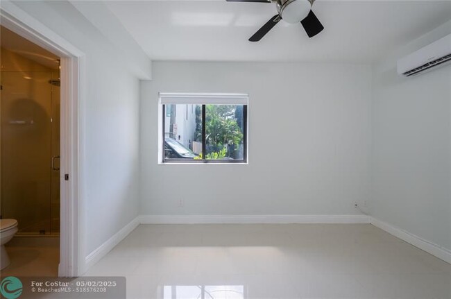 Building Photo - 207 SE 10th Ter