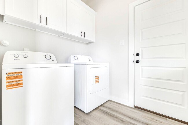 Building Photo - 6422 Pomona Ct