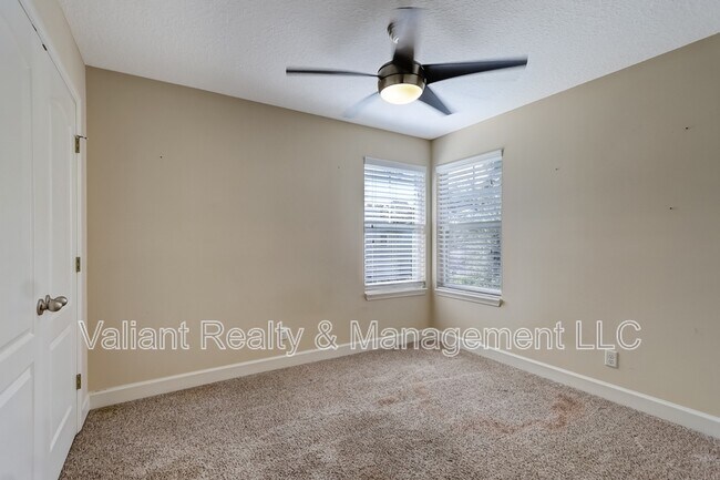 Building Photo - 2110 3rd St
