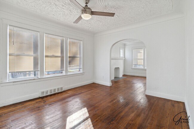 Building Photo - 4 Bedroom 2 Bath $1700