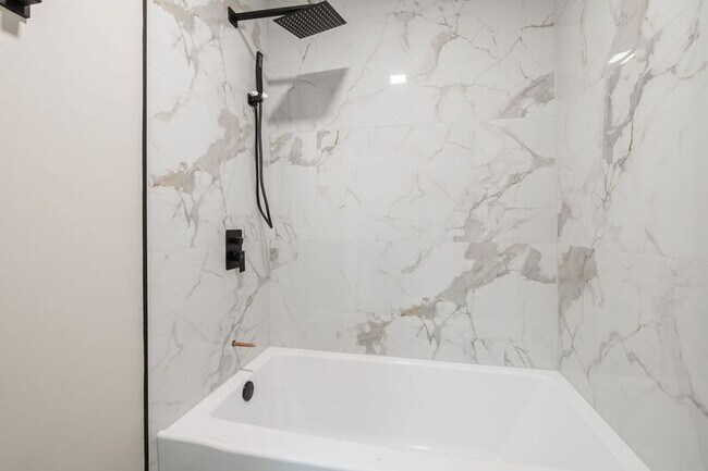 Building Photo - 35 Oakmount Ave