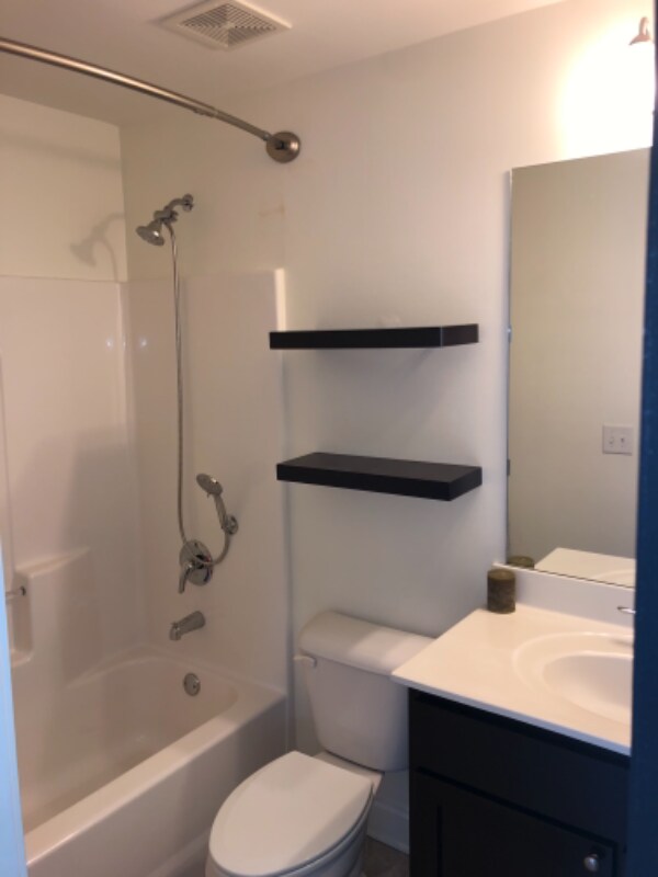 Building Photo - 1365 Memorial Dr SE