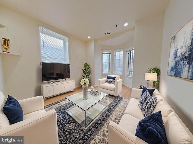 Building Photo - 1422 Willington St