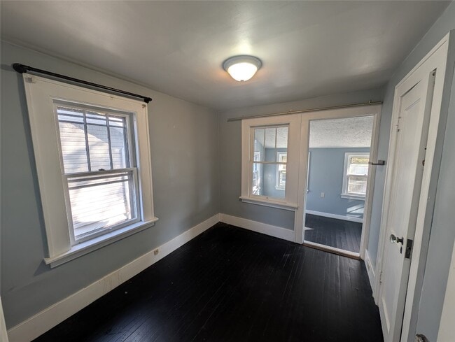 Building Photo - 1675 W 9th St