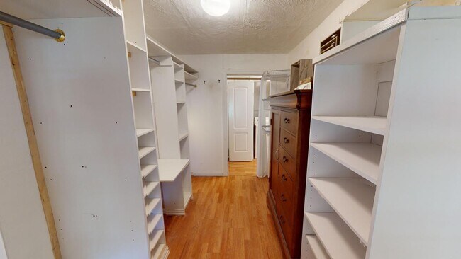 Building Photo - 605 Encino St