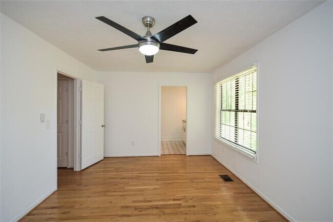 Building Photo - 160 Timber Creek Ln SW