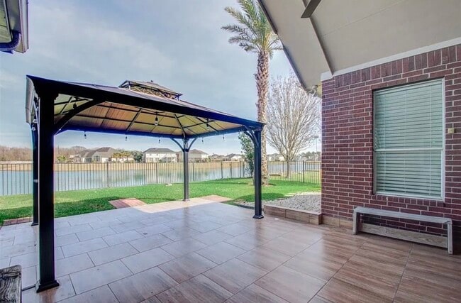 Building Photo - 814 N Elder Grove Dr