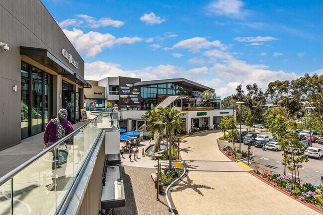 Building Photo - 3857 Pell Plz