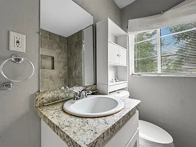 Building Photo - 3035 Modree Ave