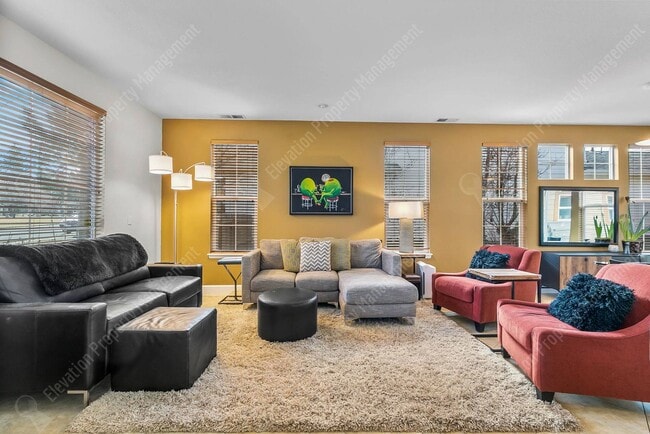 Building Photo - **UNFURNISHED** Charming and unique 2 BR in an upscale west Bend neighborhood