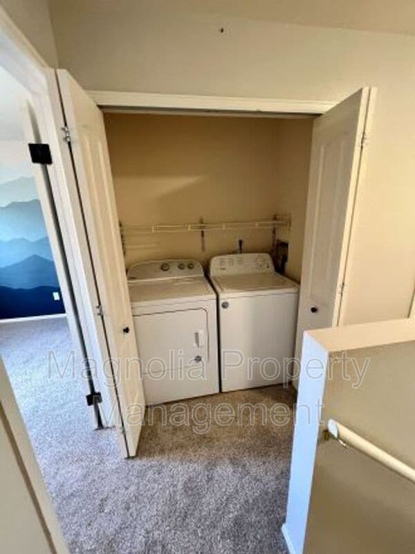 Building Photo - 5360 Solar Ridge Dr