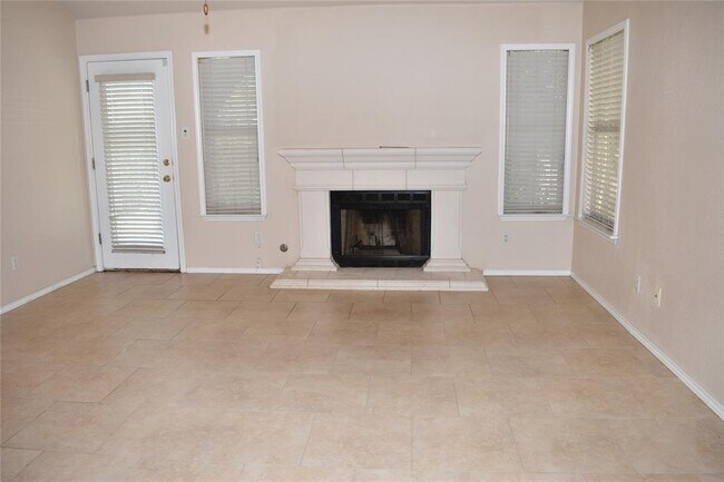 Building Photo - 4119 Columbine Dr