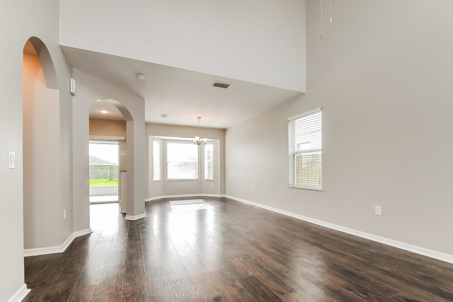 Building Photo - 12527 Evington Point Dr