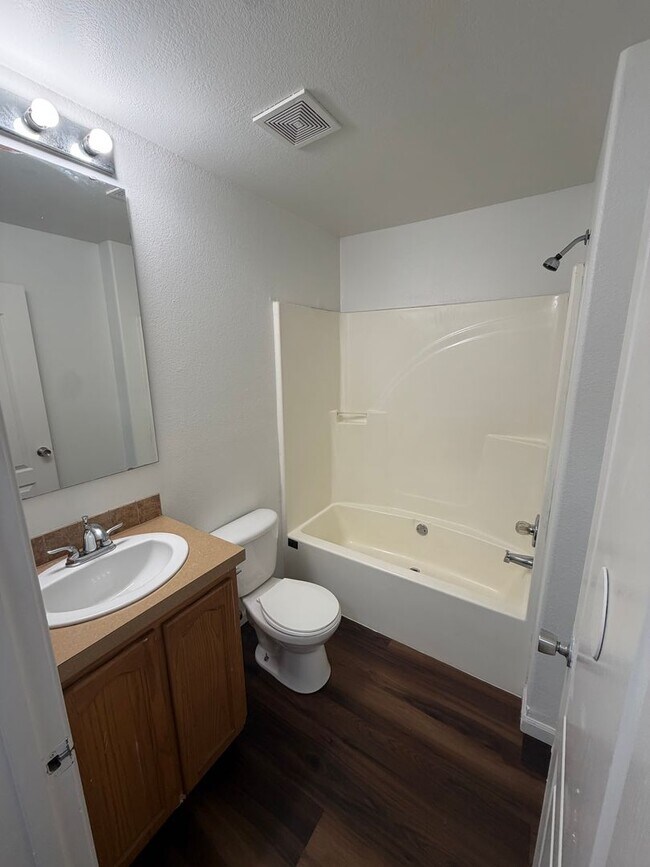 Building Photo - 777 Hilltop Dr